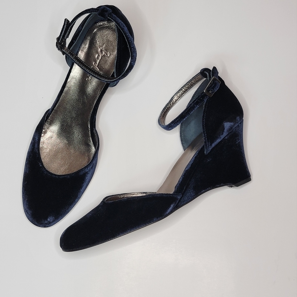 BODEN Anklestrap Mary Jane Velvet Almond Toe Wedges Size 38